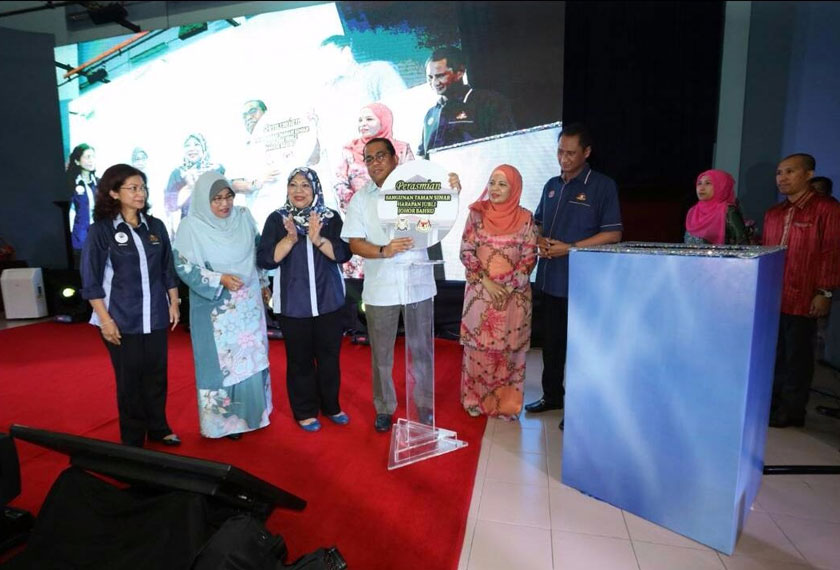 Majlis perasmian Taman Sinar Harapan Jubli oleh MB Johor Datuk Seri Mohd Khaled Nordin. -Astro AWANI / MALISSA SAHARI