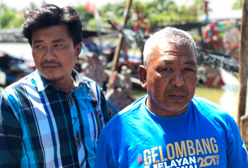 Ramli Mat (kiri) dan Sakri Mat (kanan) berkongsi cerita selepas lima tahun rayuan mereka kedengaran menerusi kisah 'Nelayan Pendikir' - Foto Astro AWANI/Marlina Manaf