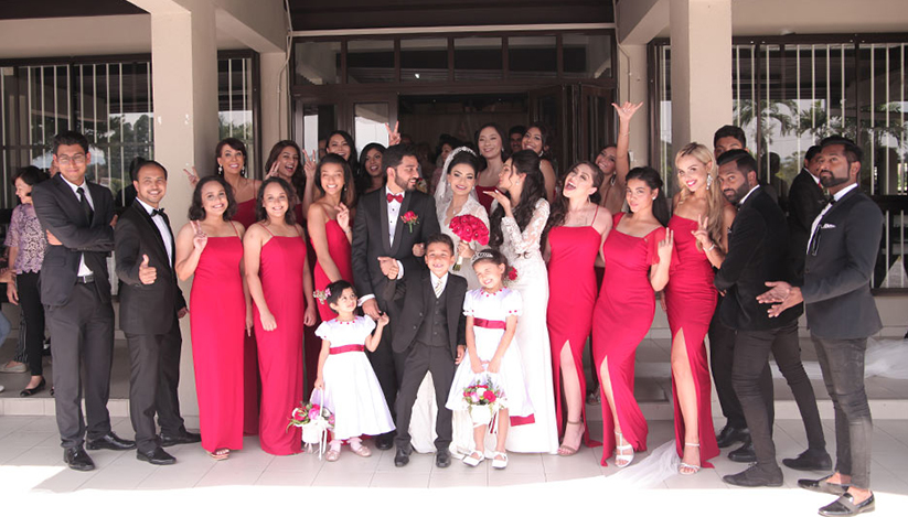 Rakan-rakan ratu cantik dari lapan buah negara turut menyerikan majlis perkahwinan Olivia dan pasangannya Dr Sandeep. - Foto: Muhammad Hakim Ibrahim