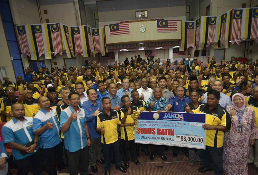 Pada majlis berkenaan, turut diadakan penyampaian bonus tambahan RM500 kepada 175 Tok Batin di Perak, seperti yang diumumkan di dalam bajet 2018 negeri. - Foto Astro AWANI
