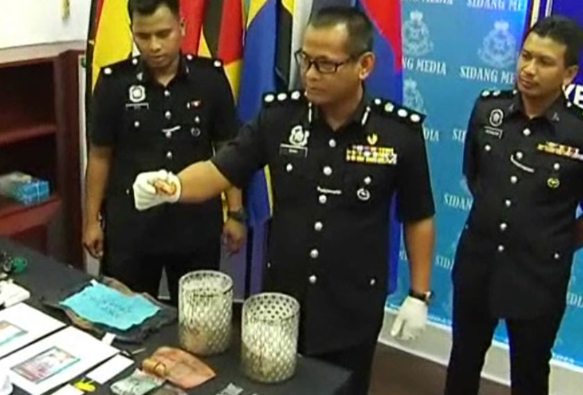 ACP Shahrurinain Jais menunjukkan barangan rampasan pada sidang media di sini pada Khamis.