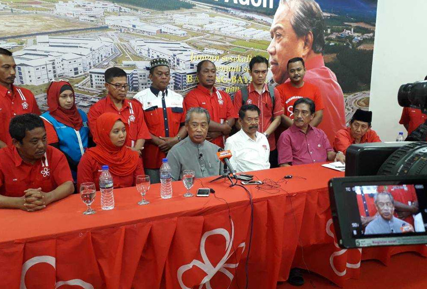 Muhyiddin ketika ditemui pada sidang media di ibu pejabat PPBM Pagoh.