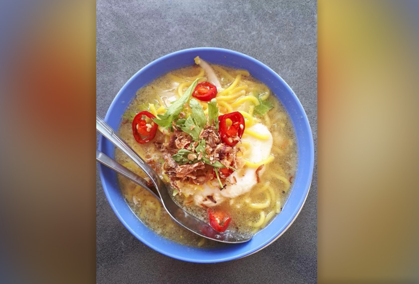 Kami dihidangkan mee sup dan air bandung Sprite dan Milo peng (Milo ais).