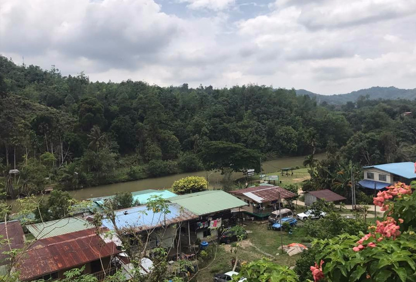 Pemandangan kawasan perkampungan di Sungai Babagon, Penampang.