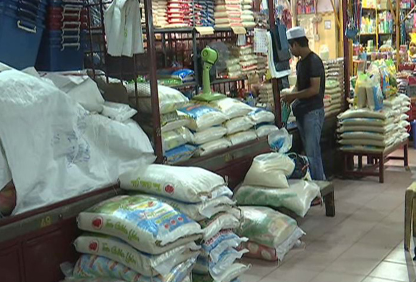 Mohd Taufik bersyukur tinggal di kampung, bekerja sendiri dengan menjual beras dan tinggal di rumah keluarga, tiada sewa rumah perlu dijelaskan. Astro AWANI