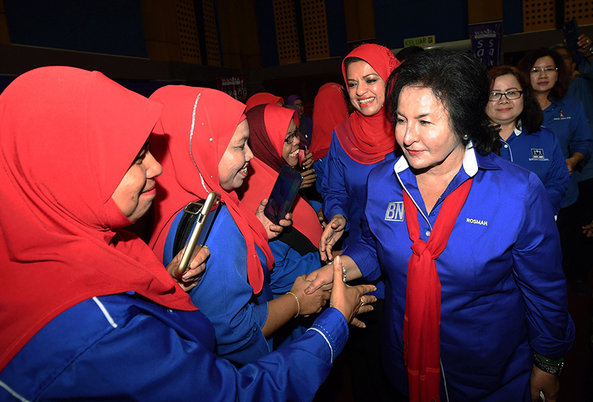 Rosmah hadir pada Program Salam Sayang Perdana di Pusat Komuniti Lembah Pantai hari ini. - BERNAMA