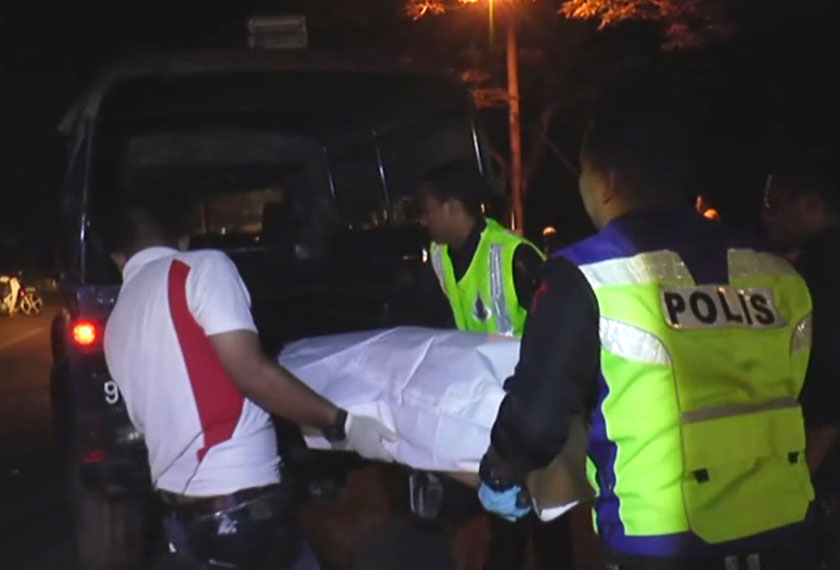 Wan Husna Wan Ahmad yang berusia 53 tahun dari Taman Dalya, Jalan Terukur, Kuala Terengganu meninggal dunia di tempat kejadian akibat cedera parah di bahagian kepala.