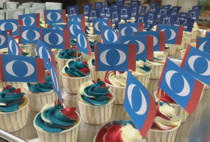 Azrul Nizam juga menerima tempahan kek cawan untuk Pakatan Harapan.