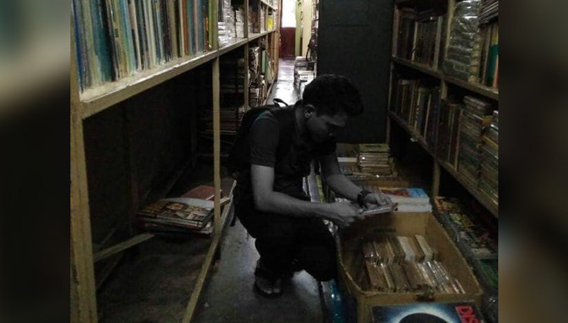 Hafiz yang mempunyai hobi dalam bidang penulisan dan kesenian juga membawa inisiatif membuka ruang buku bergerak untuk orang ramai membaca.