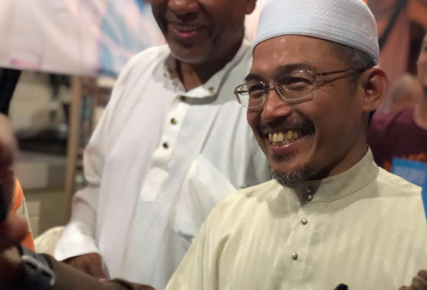 Nik Omar mudah melempar senyuman kepada siapa sahaja yang ditemuinya. - Astro AWANI / MARLINA MANAF