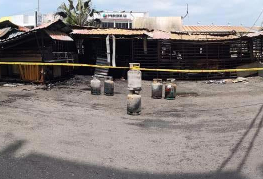 Keadaan gerai steamboat Edy selepas hancur dijilat api baru-baru ini. -Gambar fail 