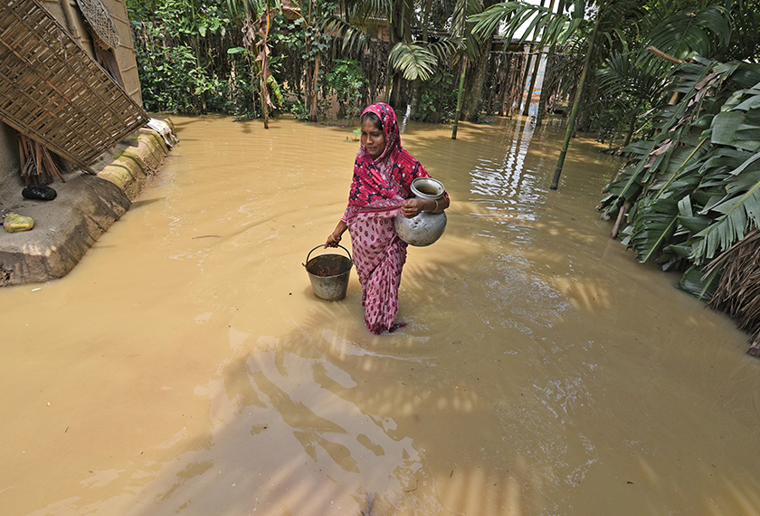 Hujan monsun telah menjejaskan infrastruktur usang di negara itu. -Reuters