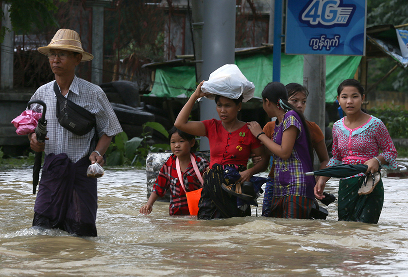 Kira-kira 54,000 orang terjejas akibat banjir. -Reuters