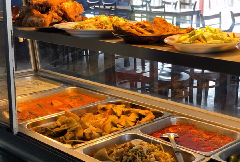 Antara lauk-pauk lain yang disediakan buat santapan selera pengunjung yang datang. -Gambar fail 