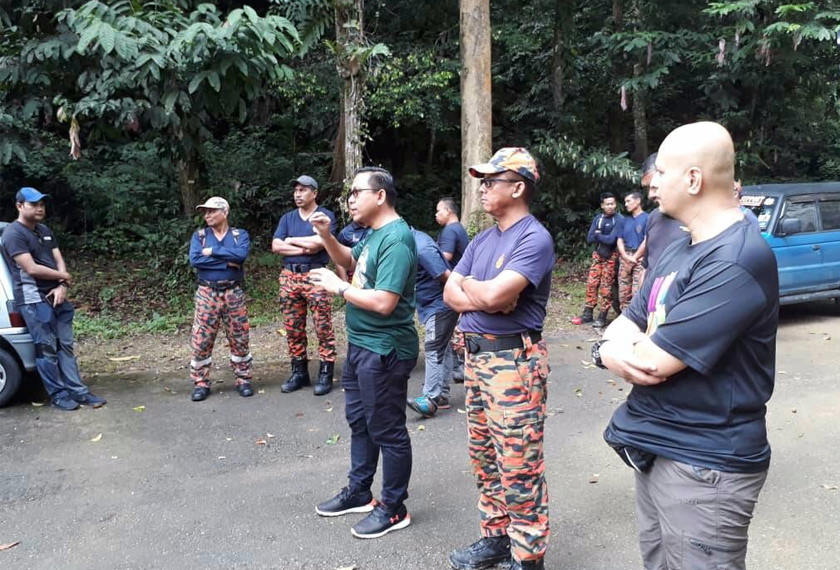 Antara peserta eksplorasi program Integrasi Jabatan Bomba dan Industri Eko Pelancongan di Gua Ikan dan Gunung Stong. - Astro AWANI