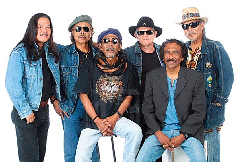 Jim Mandasamay (duduk depan, kanan) basis Blues Gang meninggal dunia pada April lalu.