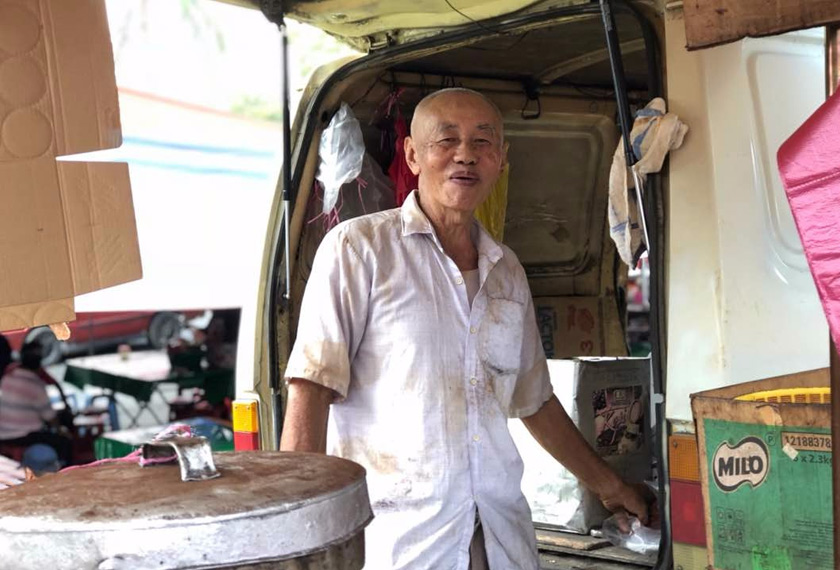 Hanya di Pekan Sehari sahaja anda boleh mendapatkan kopi campuran robusta dan arabica yang dipanggang menggunakan mesin khas yang telah digunakan sejak empat abad lalu. -Astro AWANI/Siti Nursyazwani