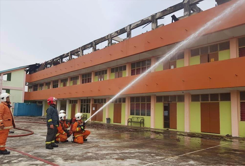 Operasi pemadaman selesai sejam kemudian. - Foto Jabatan Bomba dan Penyelamat