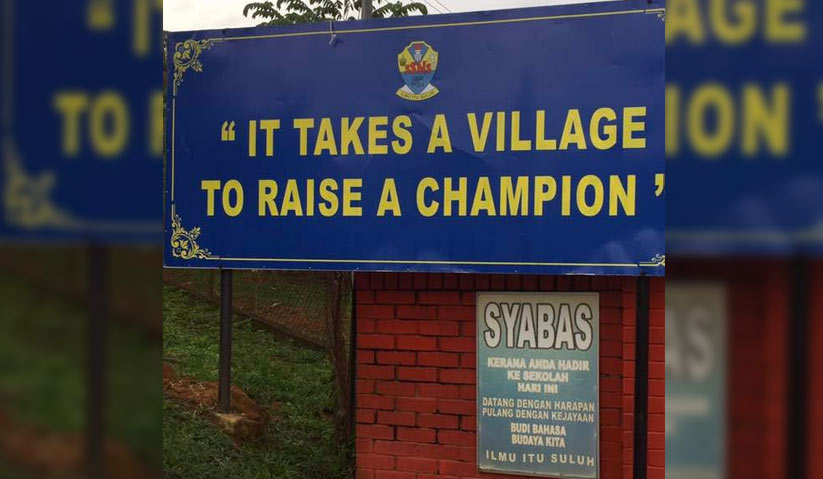 Moto yang menjadi pegangan pelajar dan guru sekolah ini dipamerkan di pintu masuk SSNS SMK Za'ba. Foto SSNS SMK Za'ba.