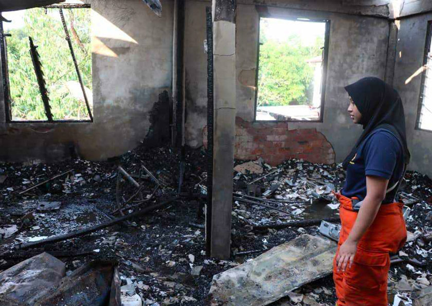 flat, flat dua tingkat, Kuching, terbakar, kebakaran, JBPM, Taman Malihah, Sarawak,