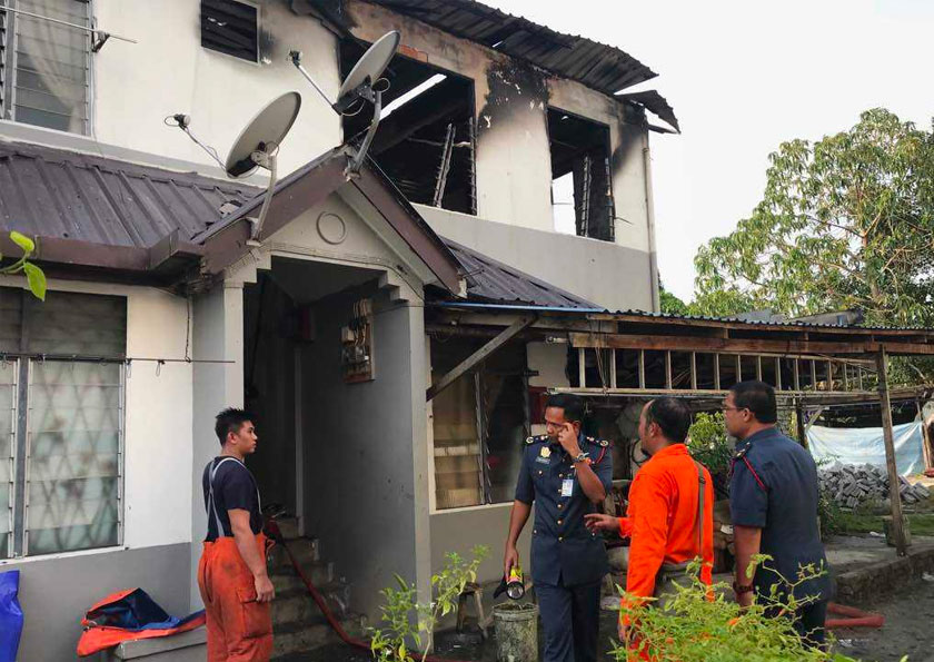 Rumah yang musnah dalam kebakaran.