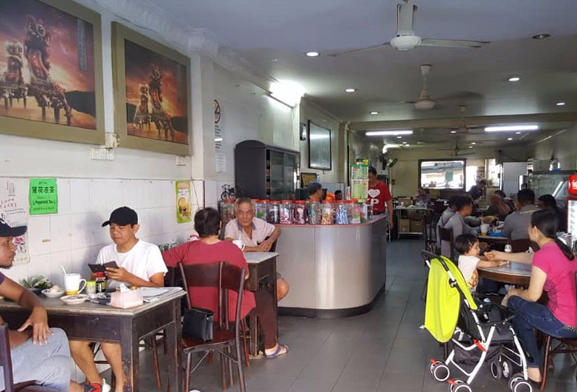 Menurut pemilik Hailam Kopitiam Kuala Pilah ini, hanya kopitiam di pekan-pekan kecil sahaja boleh hidup. Astro AWANI