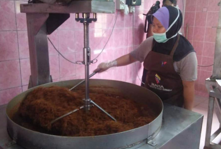 Produk serunding ikan bilis syarikat ini pernah mendapat pengiktirafan sebagai johan pada Hari Peladang Penternak Dan Nelayan Negeri Sembilan 2014. Astro AWANI / SHUHADA KADIR