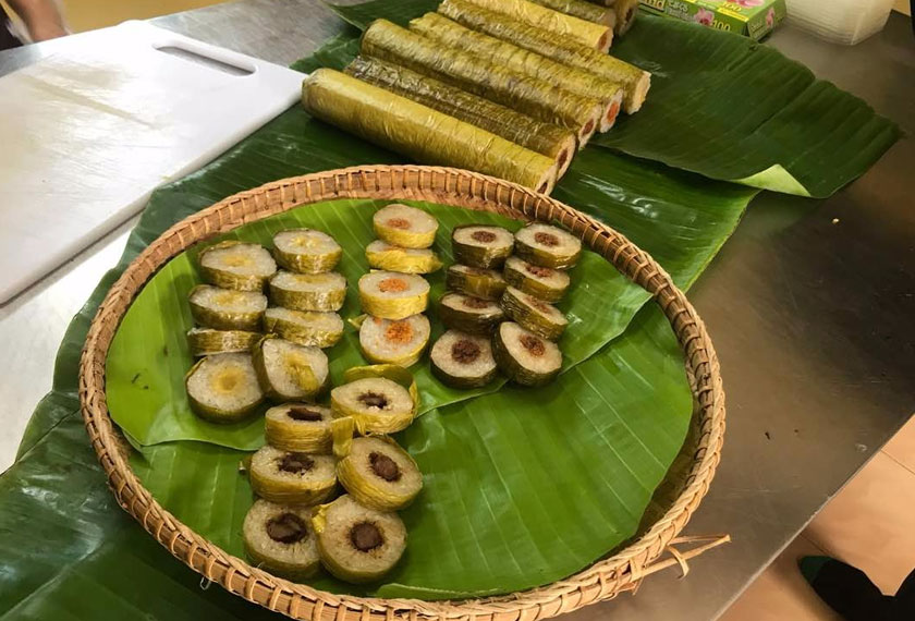 Awie Enterprise mengeluarkan lima jenis lemang sushi - lemang serunding daging, lemang serunding ayam, lemang serunding ikan bilis, lemang rendang daging minang dan lemang durian D24. Astro AWANI / SHUHADA KADIR 