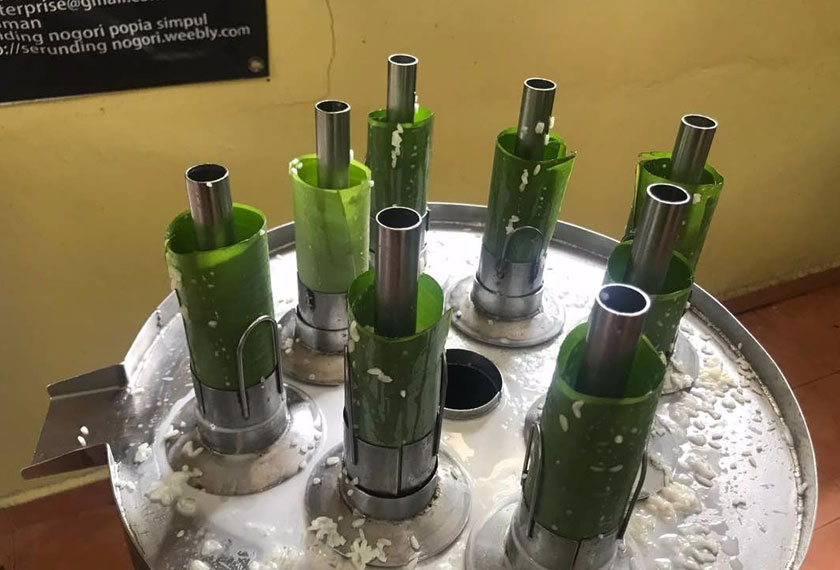 Lemang sushi tidak menggunakan buluh, namun masih dibalut dengan daun pisang dan dibakar dalam ketuhar khas. Astro AWANI / SHUHADA KADIR
