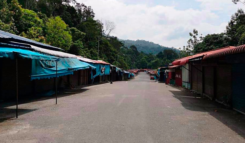 Keadaan di pasar Wang Kelian ibarat hidup segan, mati tak mahu. -Astro AWANI