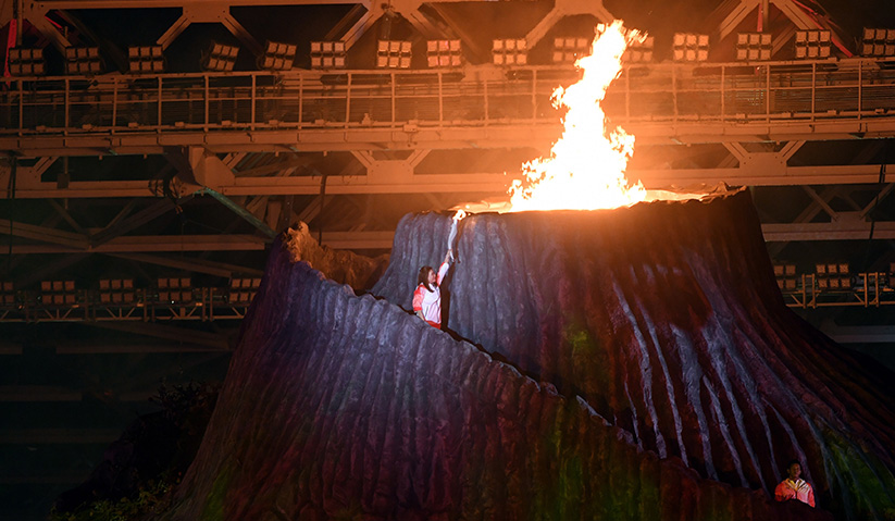 Obor utama dalam reka bentuk gunung berapi ini mengangkat keunikan identiti geografi Indonesia. - Bernama