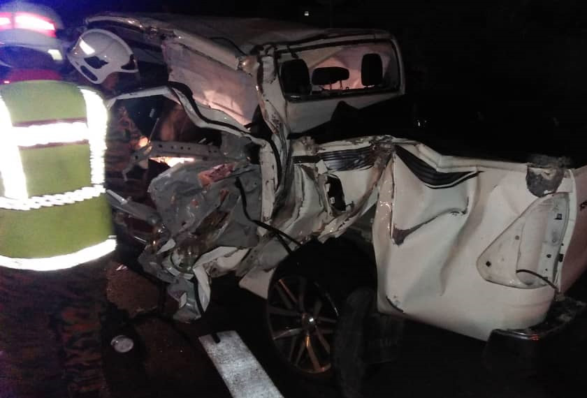 Keadaan kenderaan pacuan empat roda milik mangsa yang terlibat kemalangan. - Gambar ihsan Jabatan Bomba dan Penyelamat