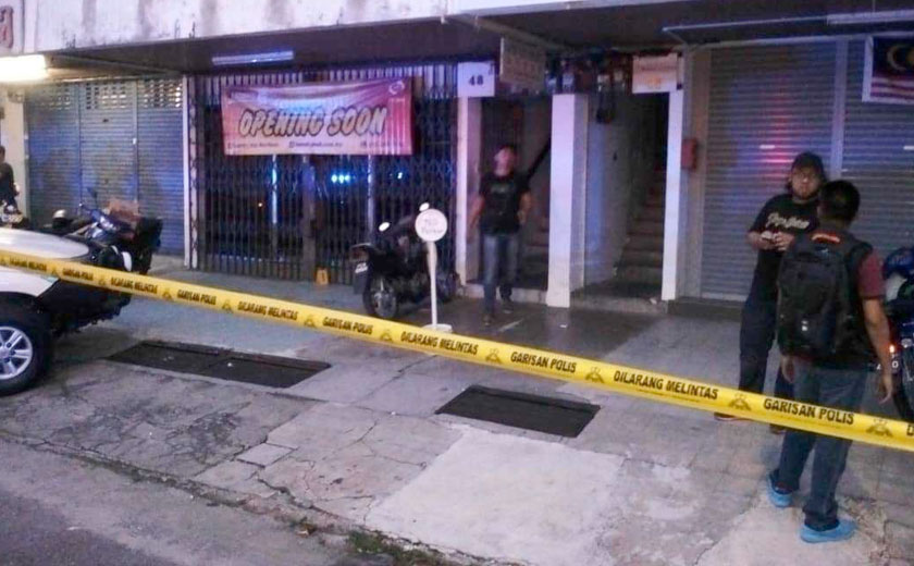 Dua lelaki maut dipercayai ditetak dalam kejadian di Jalan Argyll, George Town pada Sabtu.