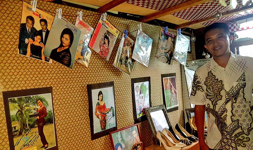 Antara koleksi gambar berkaitan seniwati Sarimah tersimpan di bilik khas di Rumah Warisan Laksamana. --fotoBERNAMA