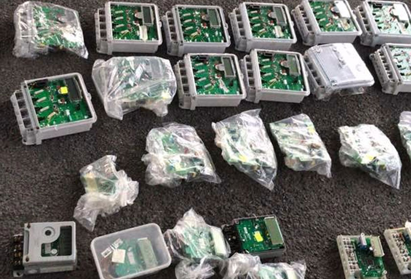 Barang-barang yang dirampas ketika penggeledahan di rumah suspek. - SPRM