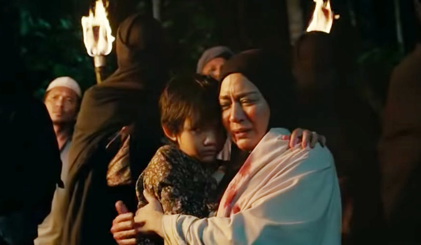 Maya Karin membawa watak Sakinah dengan sangat baik yang mengambarkan seorang wanita yang teguh pada ajaran Islam. - Youtube Movie Addict Malaysia