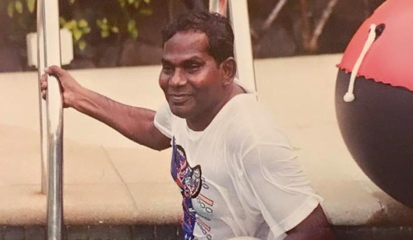 Mohan yang setia di kolam renang - Foto Facebook Raja Zarith Sofiah