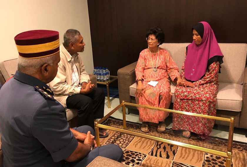 Dr Siti Hasmah turut mendoakan agar Adib segera sembuh selain berharap keluarganya bersabar atas kejadian yang berlaku. - Foto JBPM