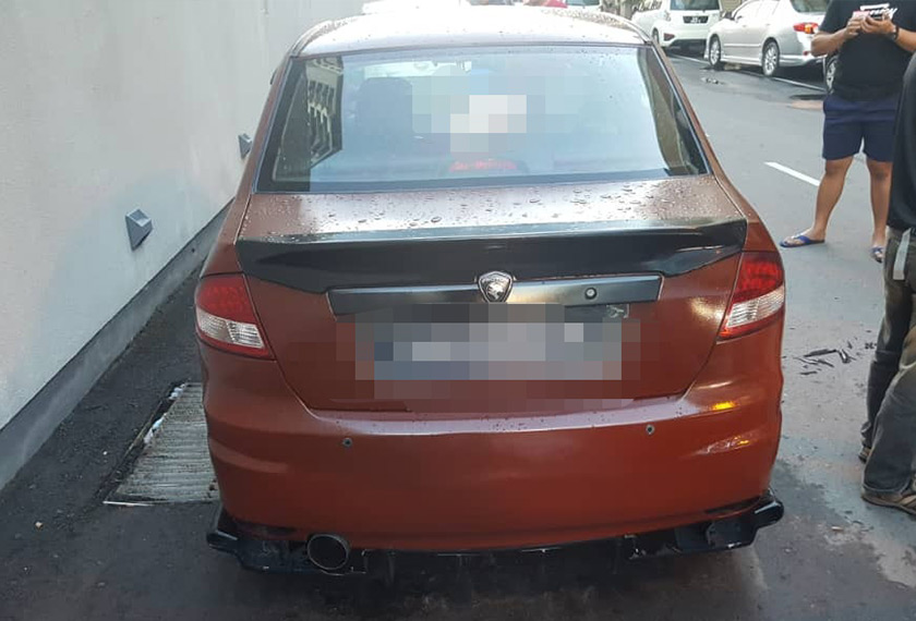 Keadaan kereta mangsa yang ditemukan di lokasi kejadian semalam.