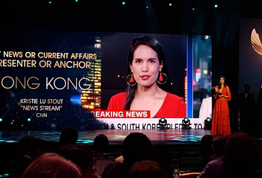Kristie Lu Stout dari CNN memenangi trofi emas Penyampai Berita Terbaik.