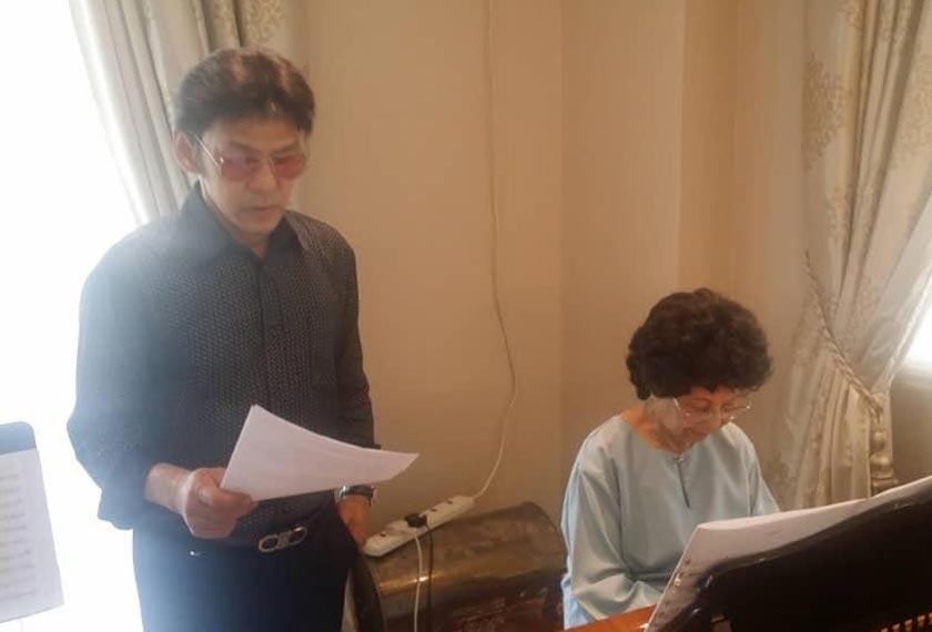 Kolaborasi antara penyanyi legenda dan isteri Perdana Menteri ini dilihat sebagai satu gandingan istimewa. - Astro AWANI