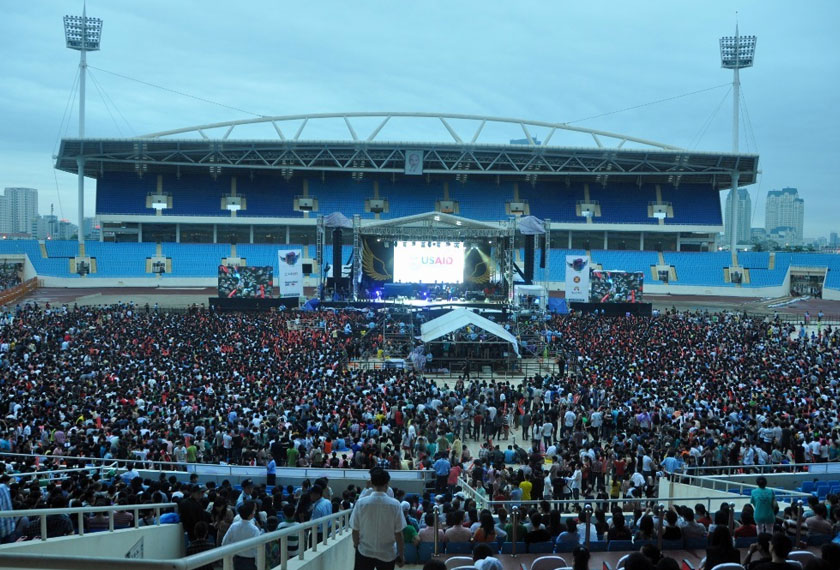 Selain acara sukan, Stadium My Dinh juga menjadi venue untuk penganjuran acara hiburan seperti konsert.- Wikipedia