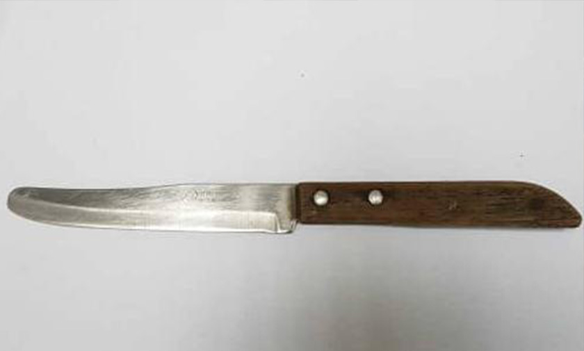 Senjata pisau yang dipercayai digunakan suspek untuk mengelar abang kandungnya. - Foto PDRM