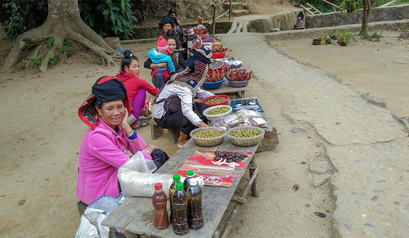 Penduduk Dien Bien Phu terdiri daripada campuran menarik beberapa golongan montana, mulai dari Tai hingga Mong dan Kinh. Mai Duong/Ceritalah
