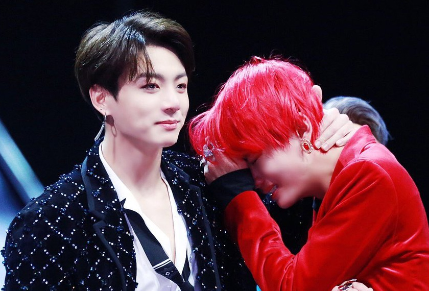 Kerja keras kumpulan BTS akhirnya membuahkan hasil apabila mereka berjaya membolot kesemua 10 anugerah yang dicalonkan pada anugerah MAMA 2018. Foto: Youtube/ Hà Thanhh 