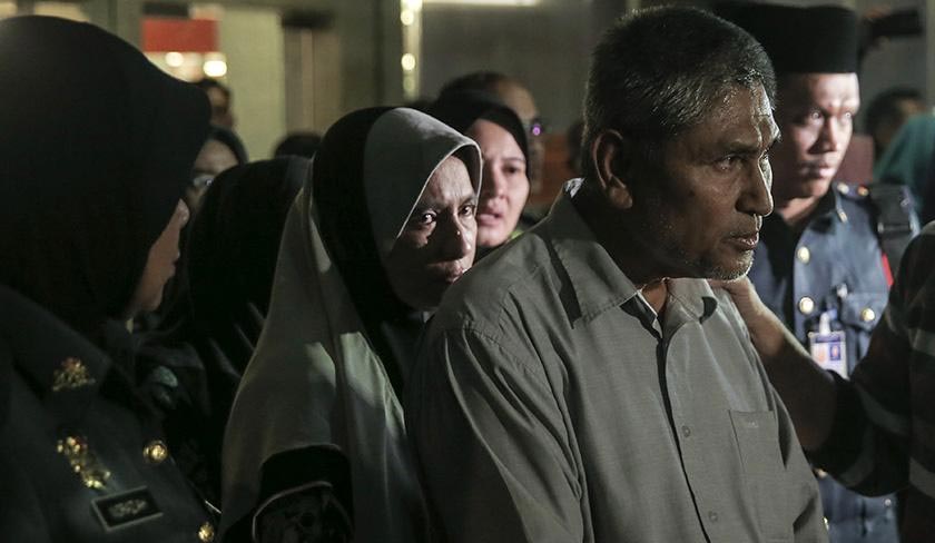 Bapa dan ibu Muhammad Adib, Mohd Kassim Abdul Hamid dan Asma Aziz, ketika di IJN. - Astro AWANI/Shahir Omar