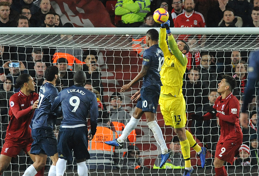Alisson Becker membuat satu kesilapan yang memberikan gol penyamaan kepada United.