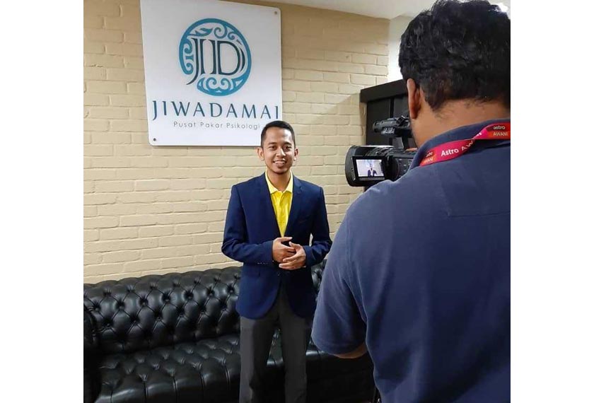 Aiman berkata, penghidap Hoarding Disorder akan mengalami kesukaran untuk melepaskan apa-apa barang miliknya walaupun ia sudah hilang nilai kegunaannya. - Astro AWANI