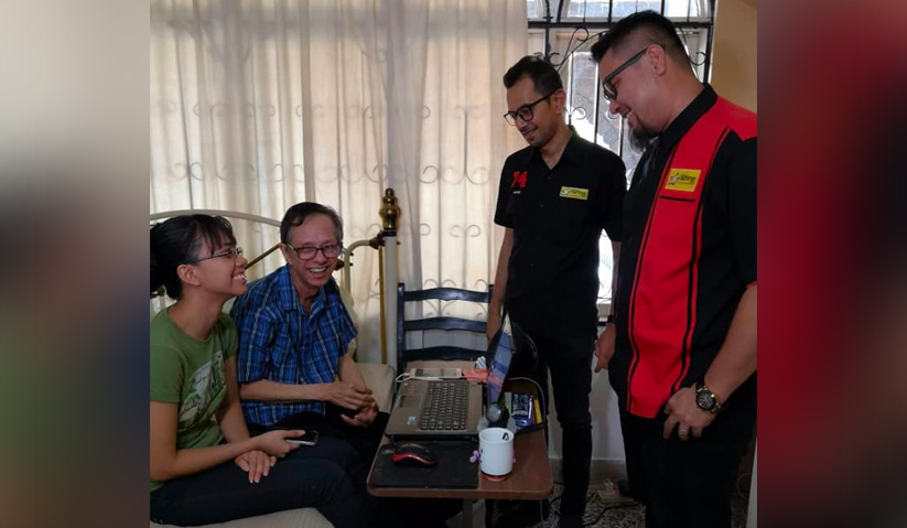 Presiden Seniman, Zed Zaidi, dan Setiausaha Agung Seniman, Hafiz Nafiah, bertanya khabar Karl.