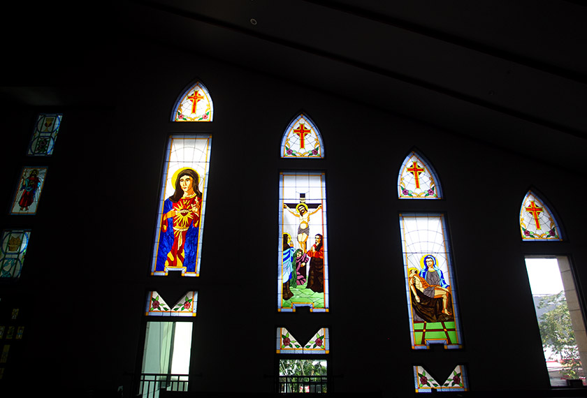 Hanya 4 peratus dari sekitar 3 juta penduduk Surabaya menganut agama Katolik. Namun demikian, toleransi dan hubungan antara agama tetap dapat terjalin. Fully Syafi/Ceritalah